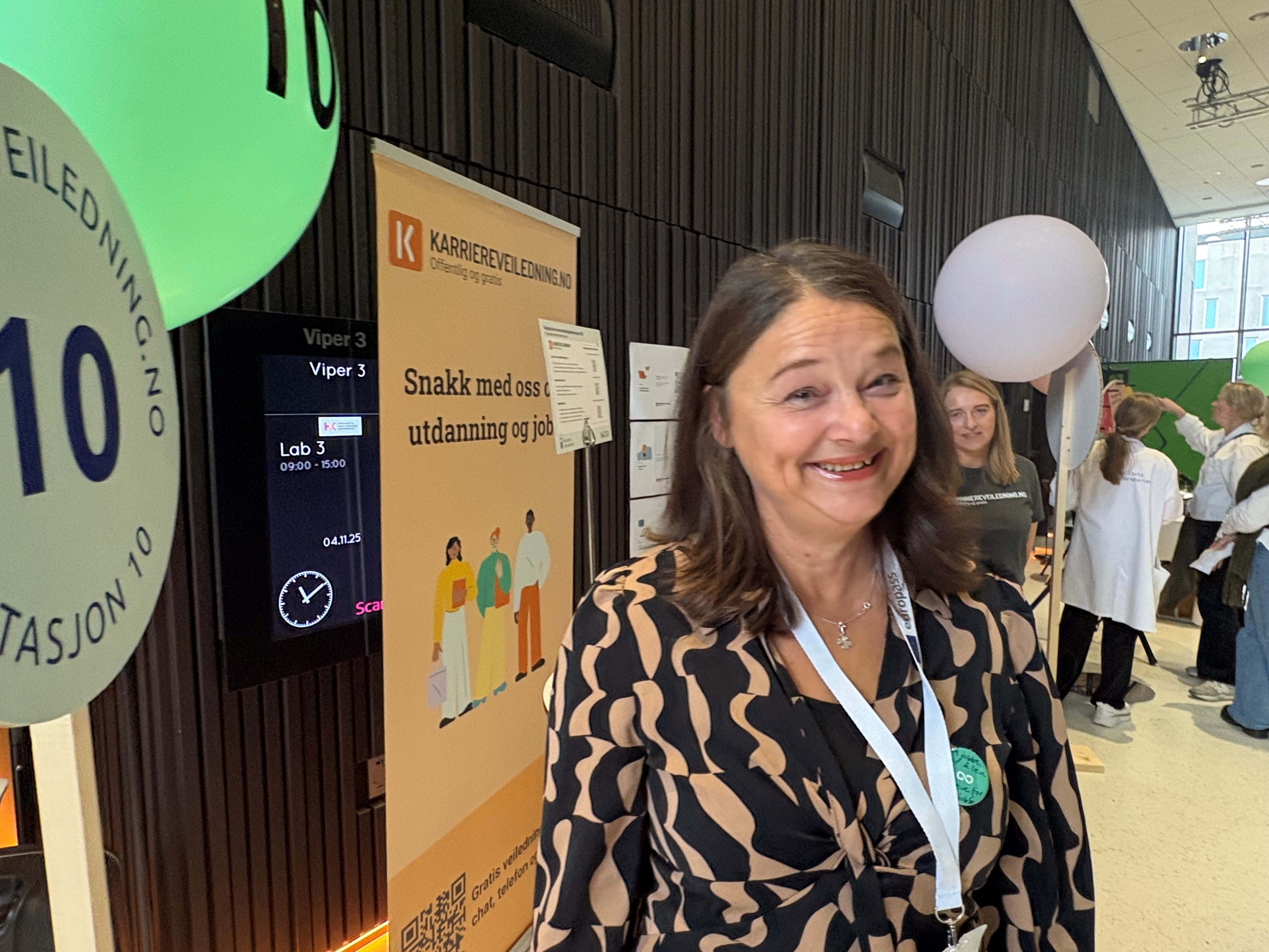 kvinne på konferanse