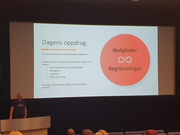 Bildet har blitt fjernet. Av sikkerhetsgrunner er bare bilder fra det lokale domenet tillatt. Bildet er fjernet.