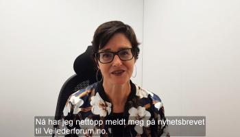 Clare Seville oppfordrer til å melde seg på Veilederforums nyhetsbrev.