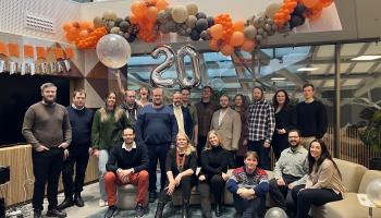 Utdanning.no 20 år - de ansatte feirer med ballonger
