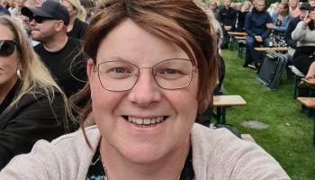Bilde av Elin Stillingen på et utearrangement