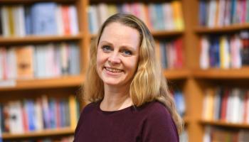 Bilde av psykolog som intervjues