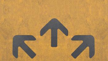 Illustrasjon av to føtter og tre piler