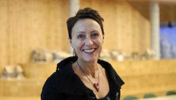 bilde av smilende kvinne