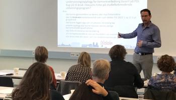 Børt-Erik Berntsen underviser rådgivere.