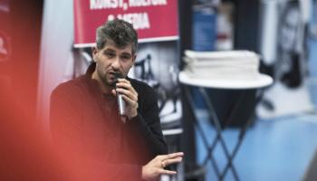 Bilde av Leo Ajkic som holder foredrag under Yrkesmessen i Haugesund.