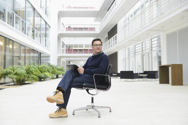 illustrasjonsbilde til fagartikkel om karriereveilederens rolle mellom individ og samfunn.
