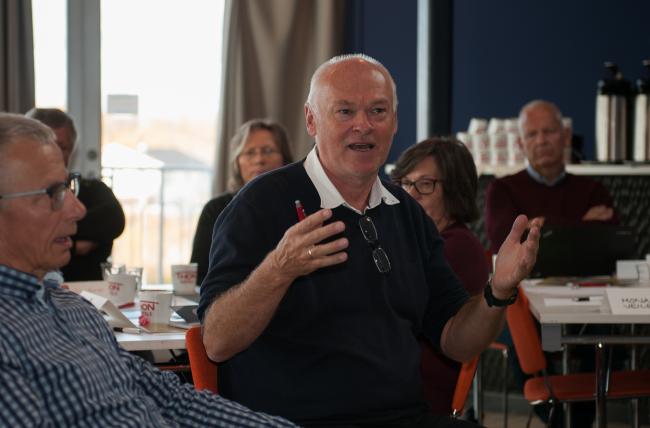 Roger Kjærgård ledet dialogsamtalen under konferansen om karriereveiledning i samiske språkområder. Roger Kjærgård ledet dialogsamtalen under konferansen om karriereveiledning i samiske språkområder.