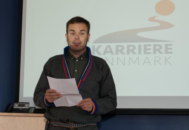 Mikkel Eskil Mikkelsen åpnet konferansen om karriereveiledning i samiske språkområder. Mikkel Eskil Mikkelsen åpnet konferansen om karriereveiledning i samiske språkområder.