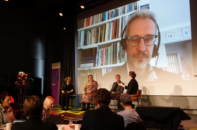 Bilde av panelsamtalen ledet av Ingrid Bårdsdatter Bakke