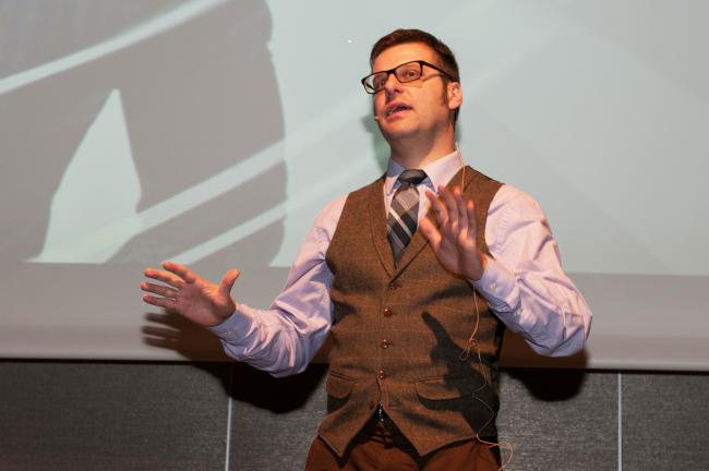 Tristram Hooley tok til orde for å integrere digitale verktøy i veiledningen. Tristram Hooley tok til orde for å integrere digitale verktøy i veiledningen.