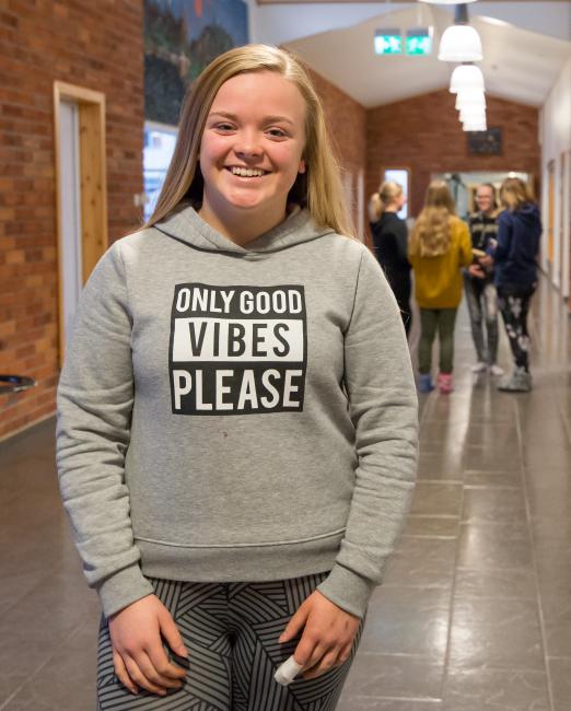 Helene Aasberg Helene Aasberg ser inn i kameraet